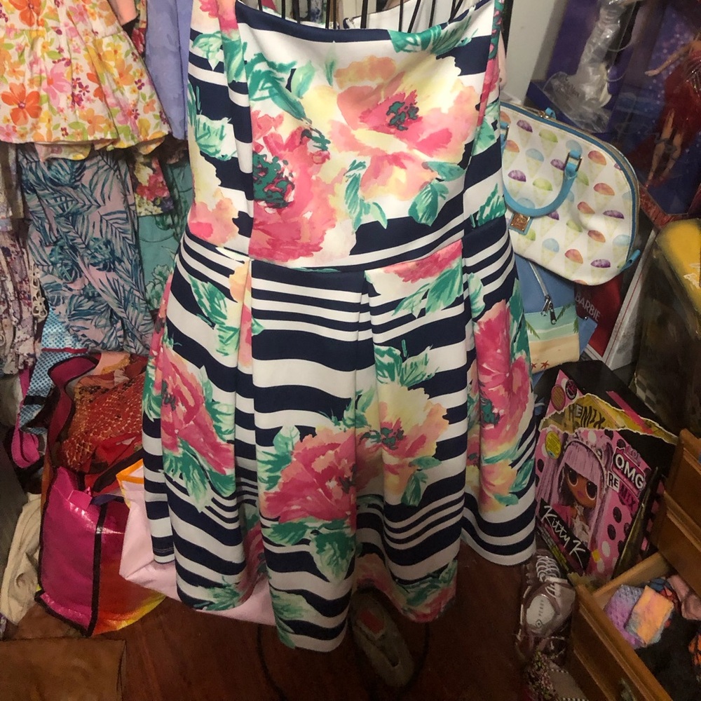 Gently used floral dress 👗